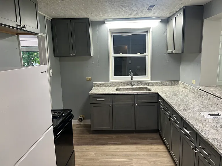 110 S Purdue Ave — Photo 12