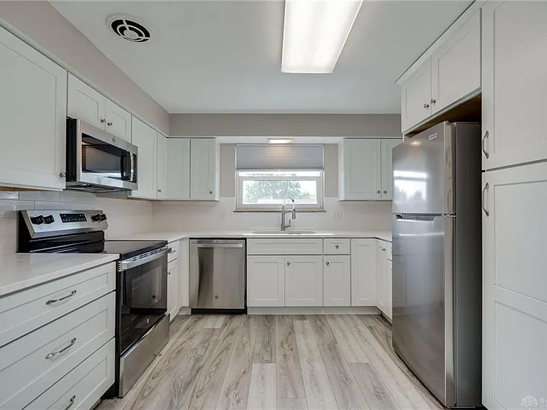 3433 Woodman Dr — Photo 4