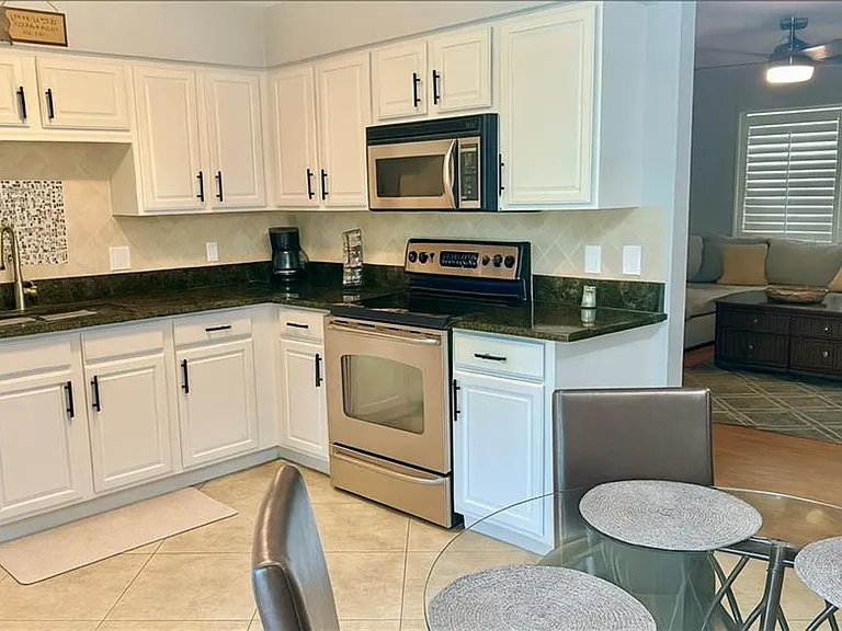 633 Palm View Dr #4 — Photo 4