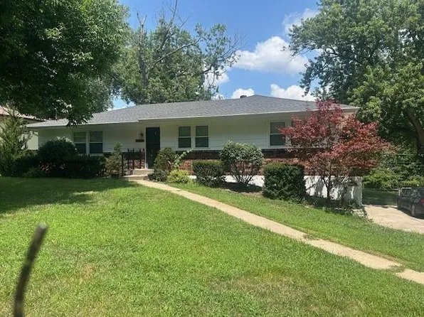 2308 NW Powderhorn Dr, Kansas City, MO 64154