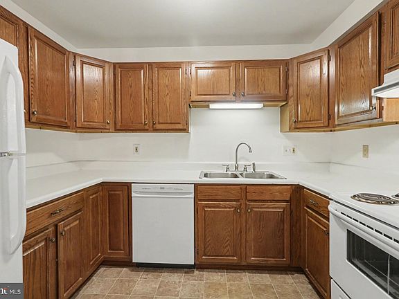 4th image of 298 Colonial Rd APT 7