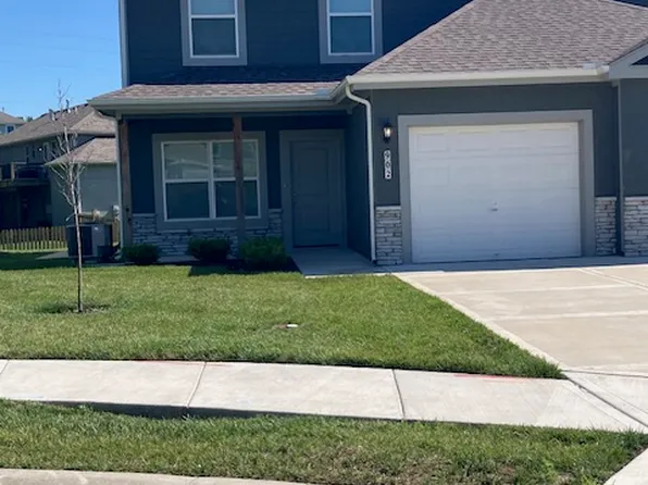 902 Pampas Cir #902, Pleasant Hill, MO 64080