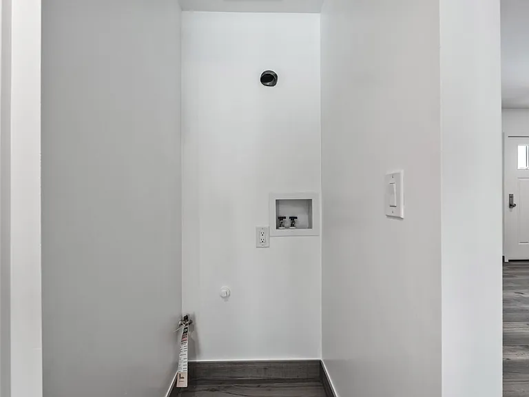 557 N Olive St #B — Photo 11