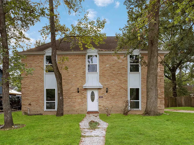 3823 Fernglade Dr — Photo 1
