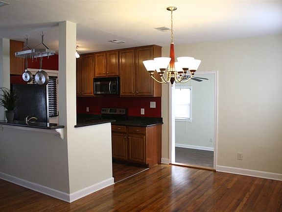 5th image of 602 W Avery St