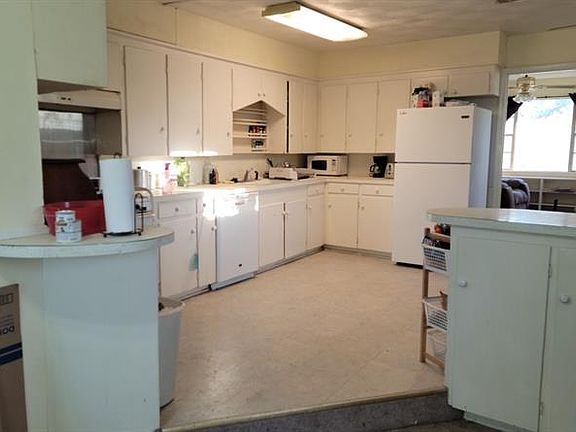 5th image of 739 Chalk Hill Ln