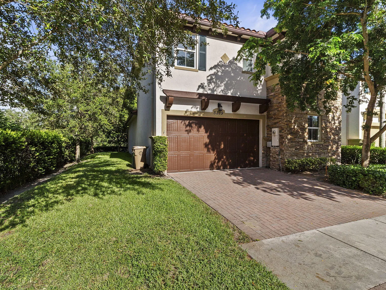 4 bed, 2.5 bath, 2088 sqft, $4,295 — Photo 4