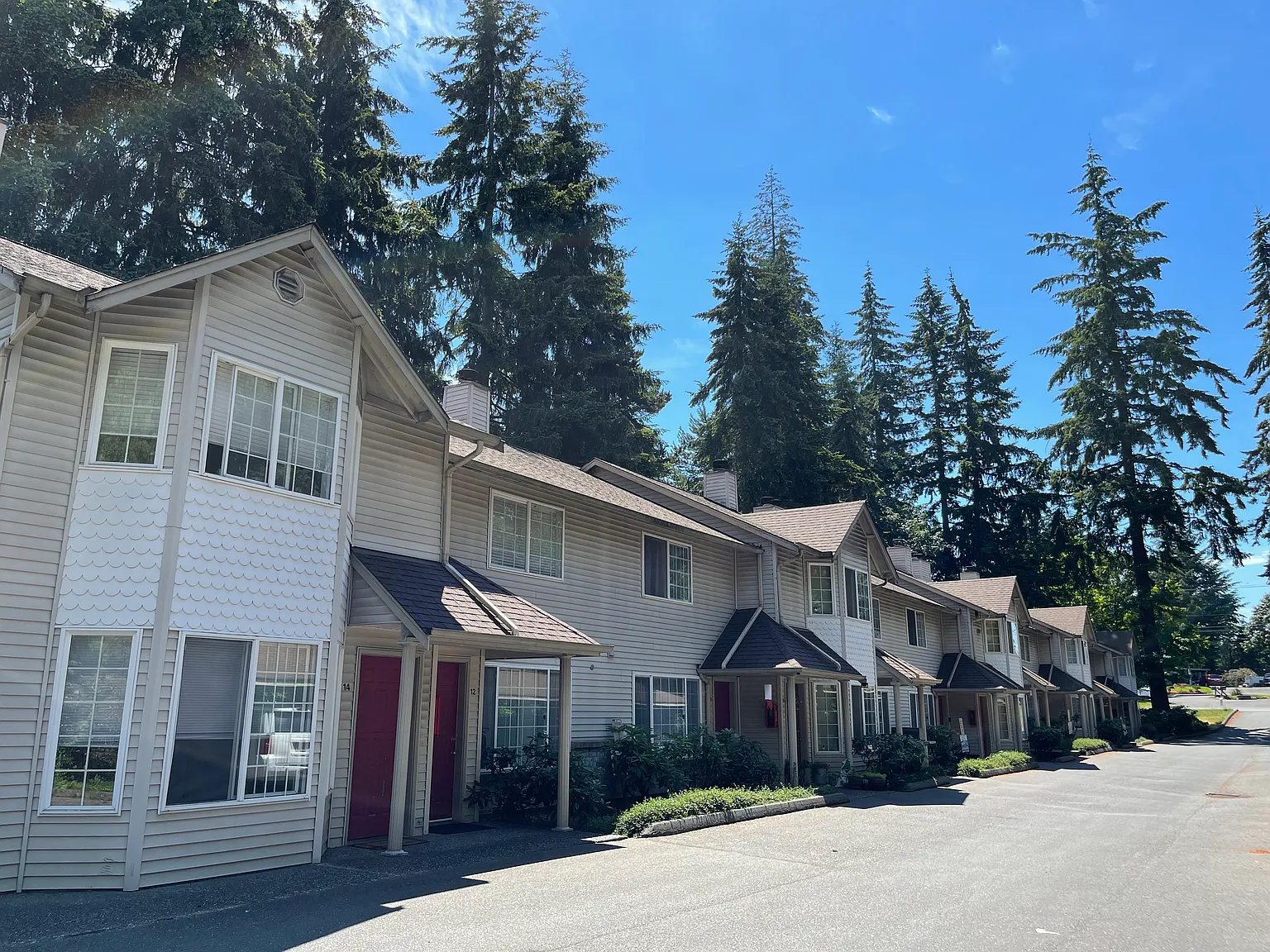 2 bed, 1.5 bath, 900 sqft, $2,300 — Photo 1