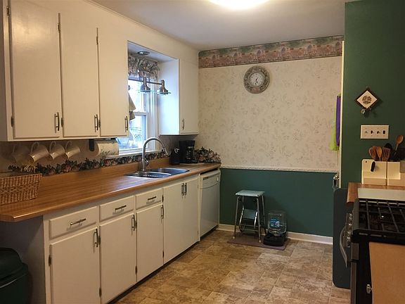 3rd image of 271 Stoodley Pl