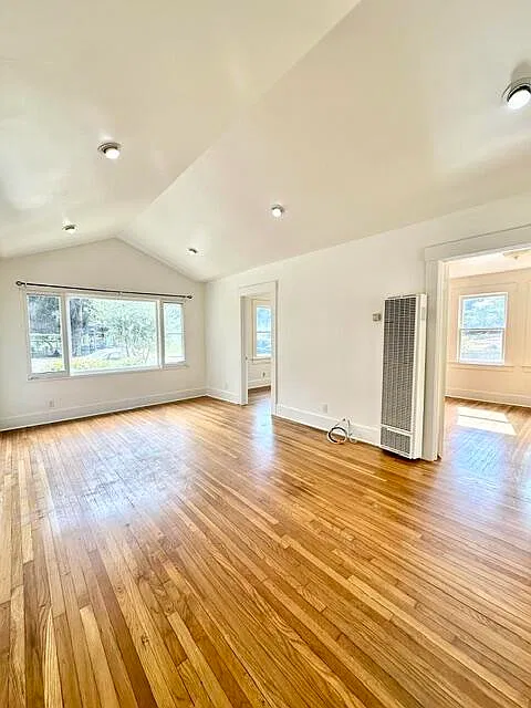 2 bed, 1.0 bath, 830 sqft, $4,450 — Photo 2