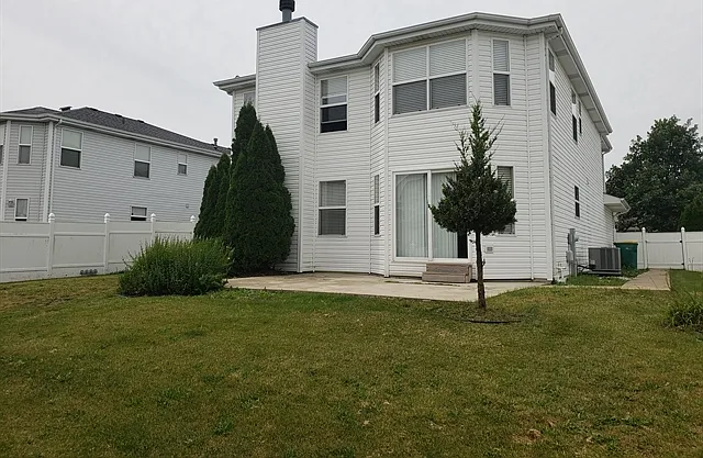 2108 Primrose Dr — Photo 16