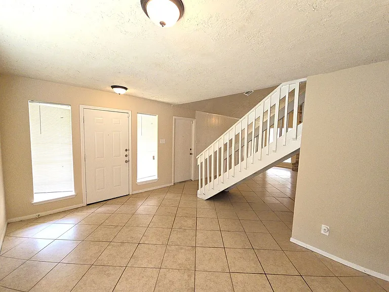 4718 Reynaldo Dr — Photo 5