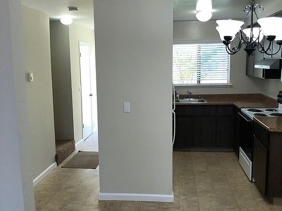 4th image of 220 Berry Ct APT 16