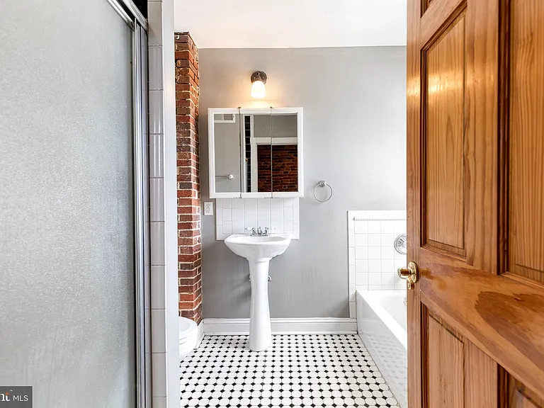 1514 Light St — Photo 18