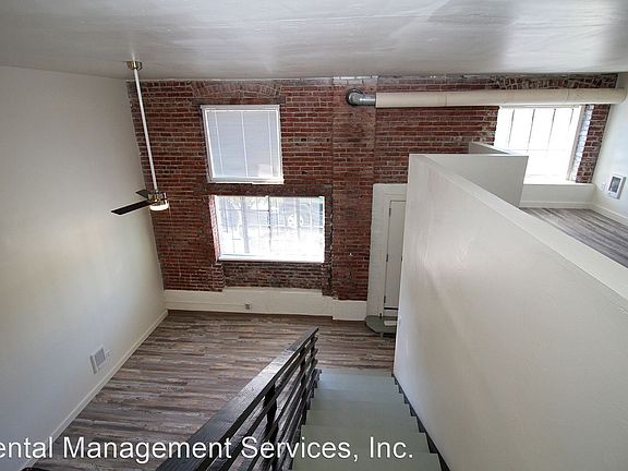 3rd image of 843 N Knott St #11112224