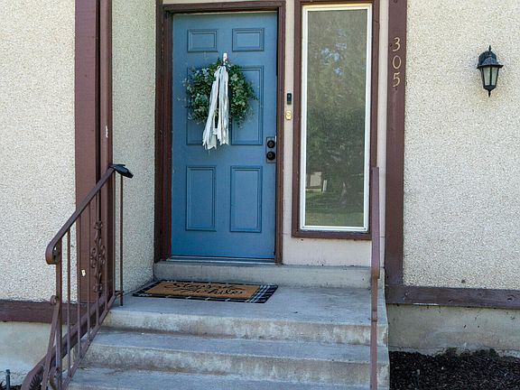 3rd image of 305 Elmwood Dr