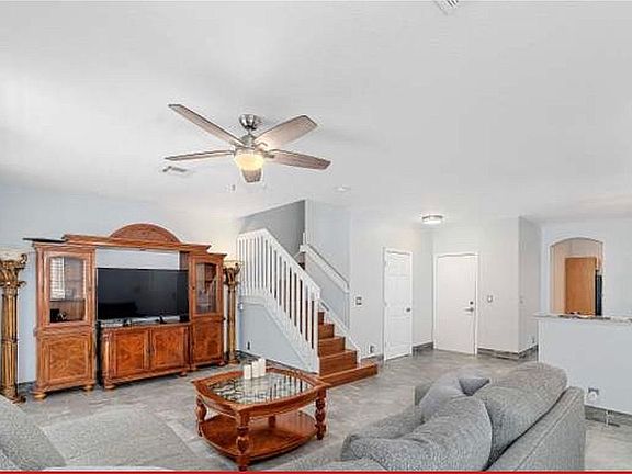 4th image of 3060 N Evergreen Cir