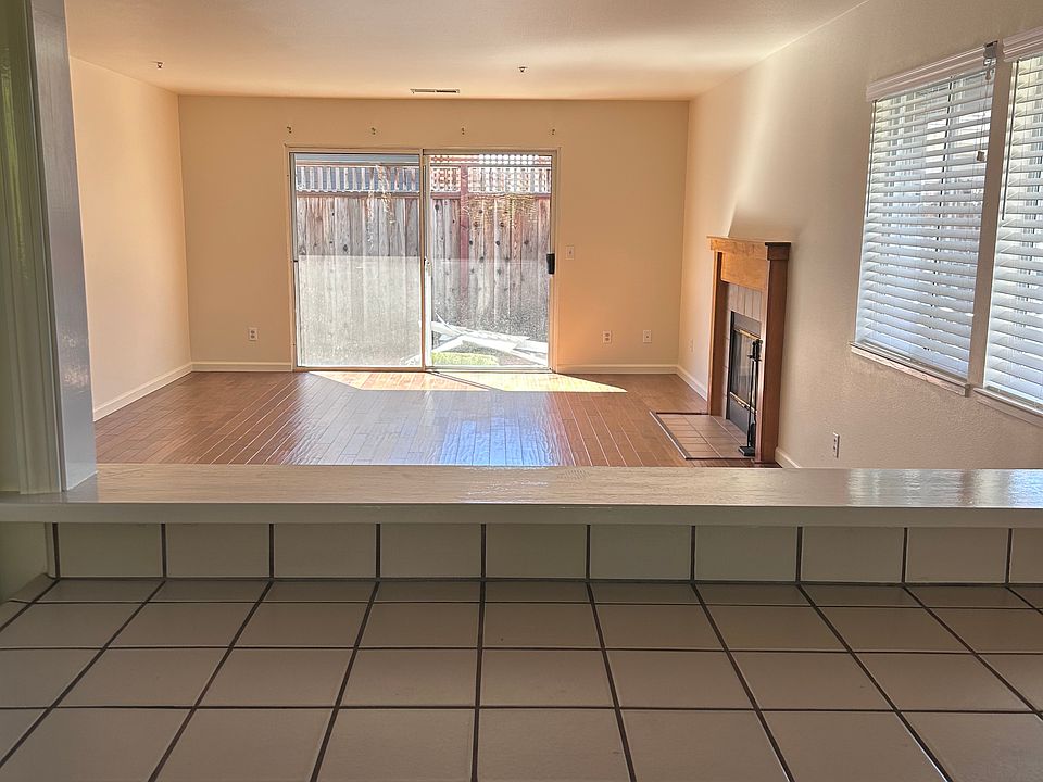 1st image of 460 2nd St W #460