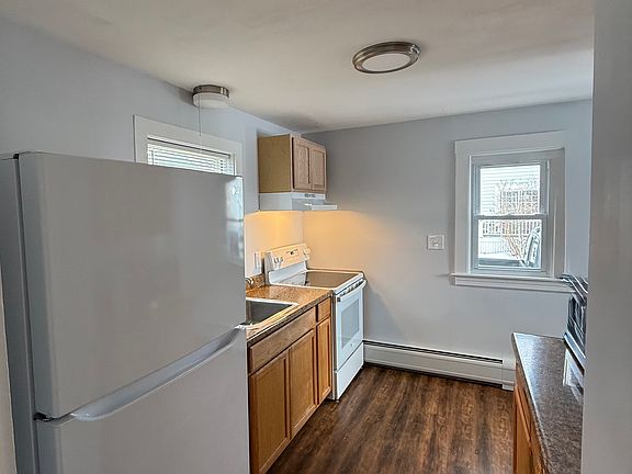 4th image of 1027 Monmouth St