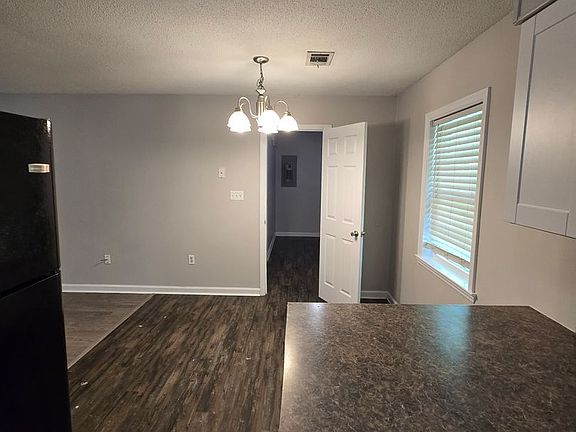 5th image of 982 White Cir