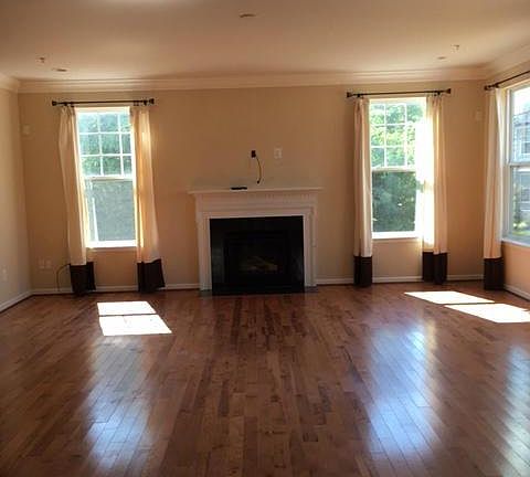 4th image of 45166 Woodhaven Dr