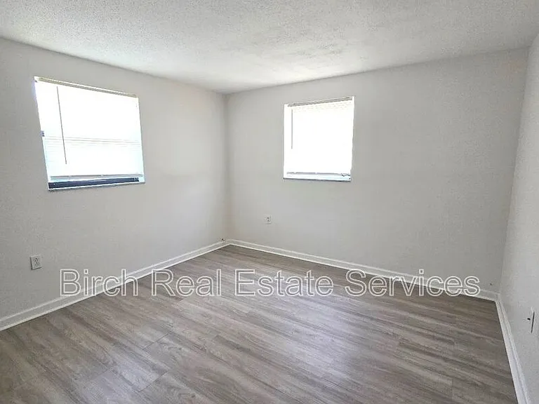 1247 Chelsea Ln — Photo 8