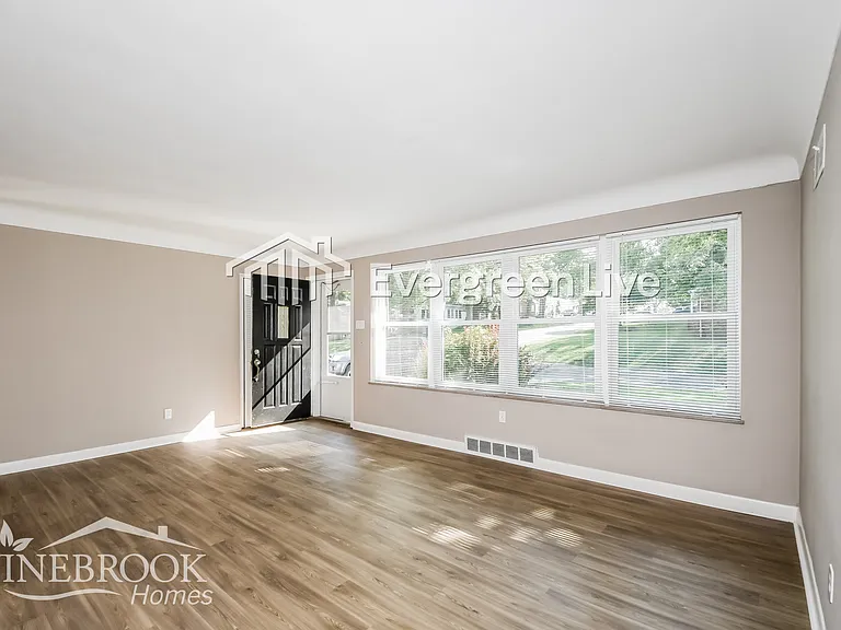46 Jean Dr — Photo 4