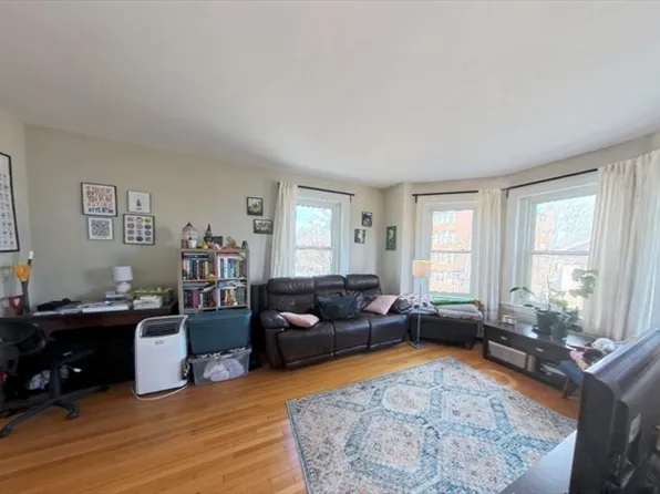 18 Centre St Unit 304, Cambridge, MA 02139