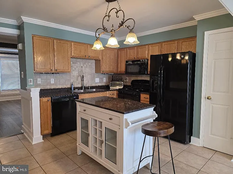 20 Clemens Ln — Photo 3