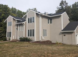 8706 Walton Pond Cir, Bloomington, MN 55438