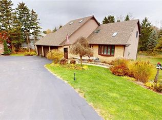 1962 Snake Rd, Burlington, ON L7P4Y4