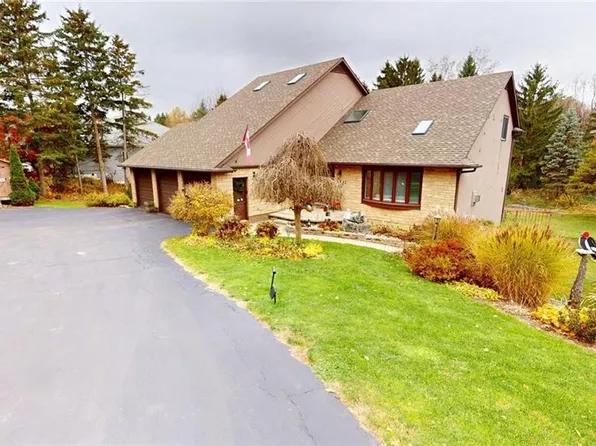 1962 Snake Rd, Burlington, ON L7P 4Y4