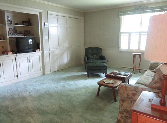 5th image of 1057 Oak Hill Cir