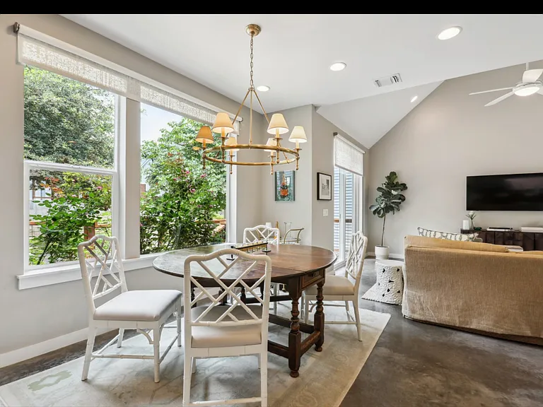 3001 Del Curto Rd — Photo 25