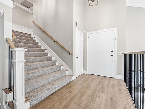 4th image of 1141 Canyon Crest Ct
