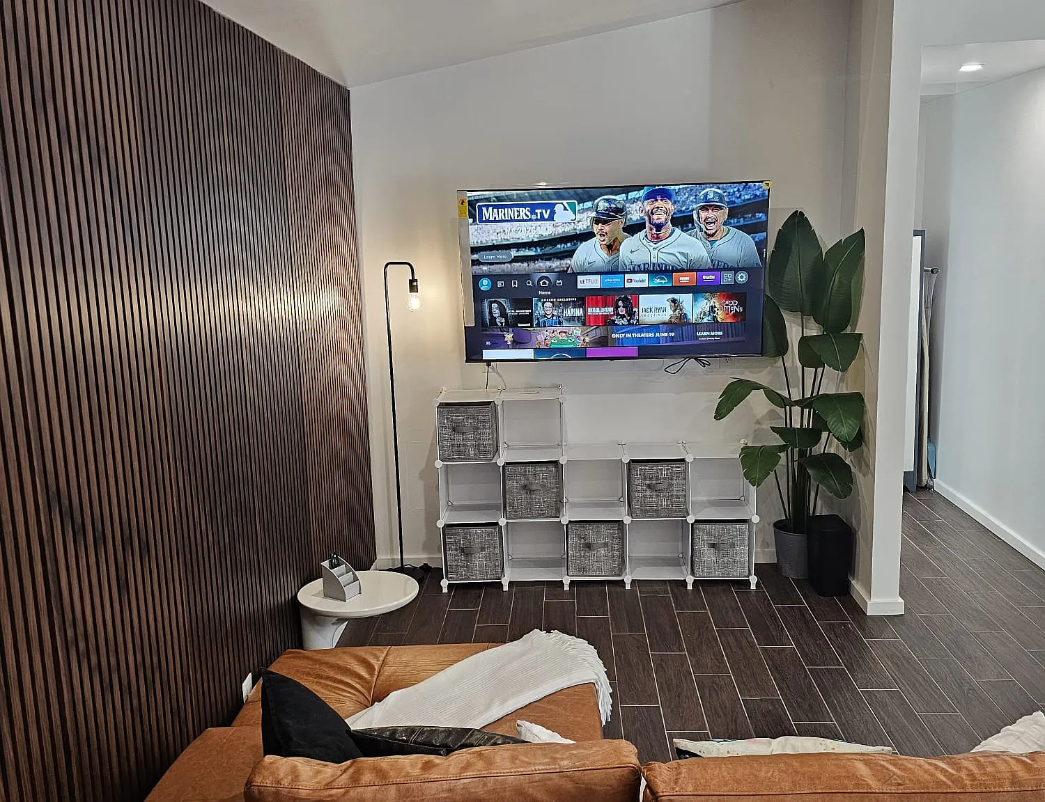 2 bed, 1000 sqft, $2,690 — Photo 2