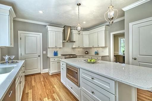 5th image of 8 Westfield Dr