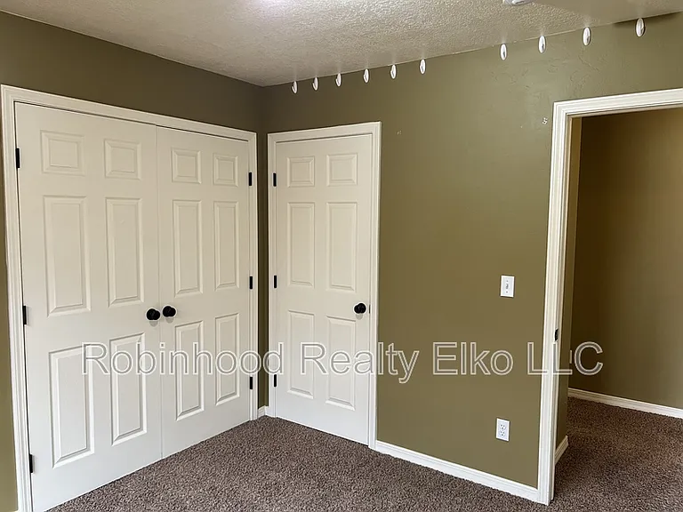 214 Brookwood Dr — Photo 16