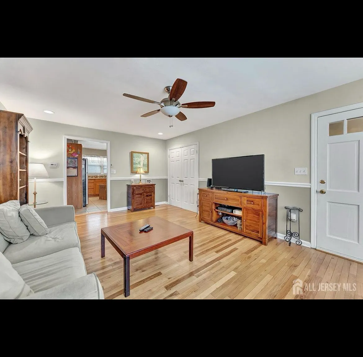 2 bed, 950 sqft, $2,700 — Photo 4