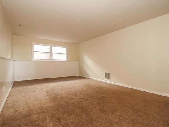 4th image of 22557 Imperial Dr
