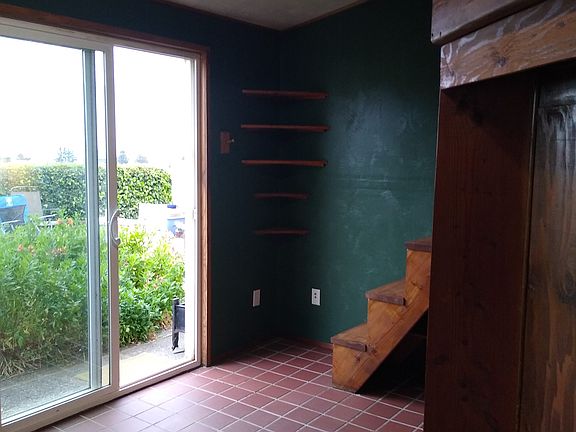 2nd image of 98602 Camellia Dr #1