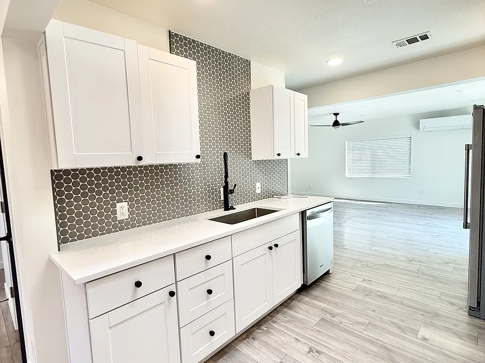 2442 Mountain View Dr