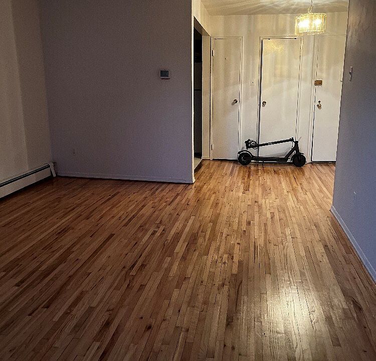 2nd image of 2059 Colonial Ave #2