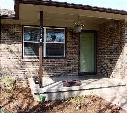 WELCOME TO 515 S. TAYLORINVITING COVERED FRONT PORCH