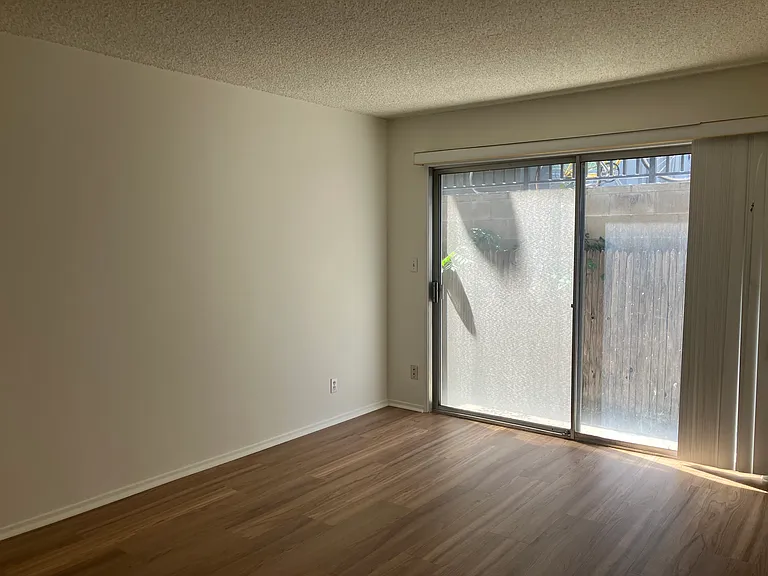 1749 Butler Ave #1 — Photo 17