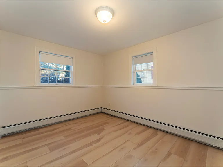 50 Laurel Cir — Photo 16