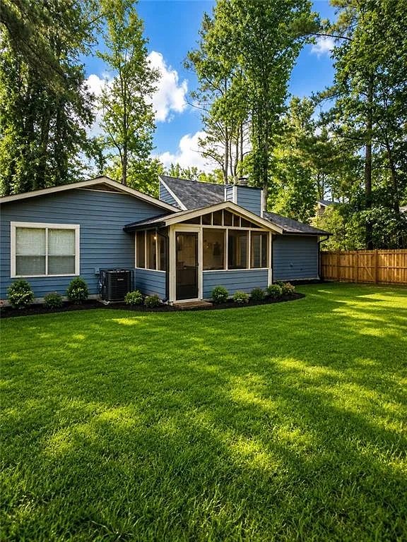 3 bed, 2.0 bath, 1232 sqft, $1,798 — Photo 2