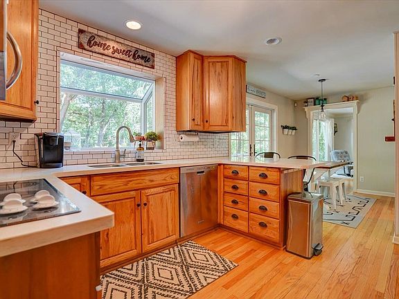 5th image of 2205 Royal Oaks Dr