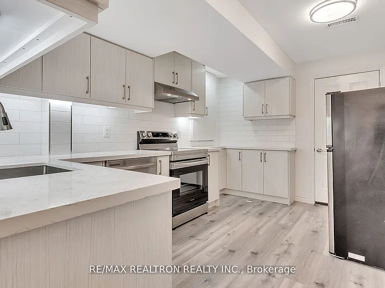 4 Oceanpearl Cres — Photo 16