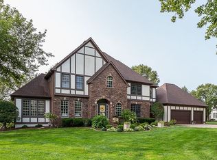 5749 Craigin Bluff Ct, Bettendorf, IA 52722